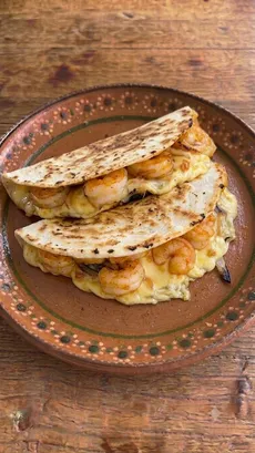 Quesadilla de Camarón al Ajillo